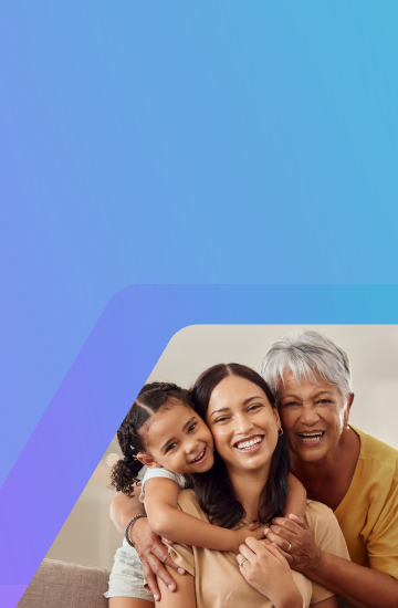 Foto de mulheres de tr�s gera��es se abra�ando.